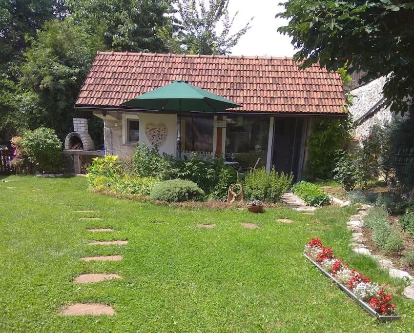 Tiny House With A Big Heart Villa Postojna Exterior foto